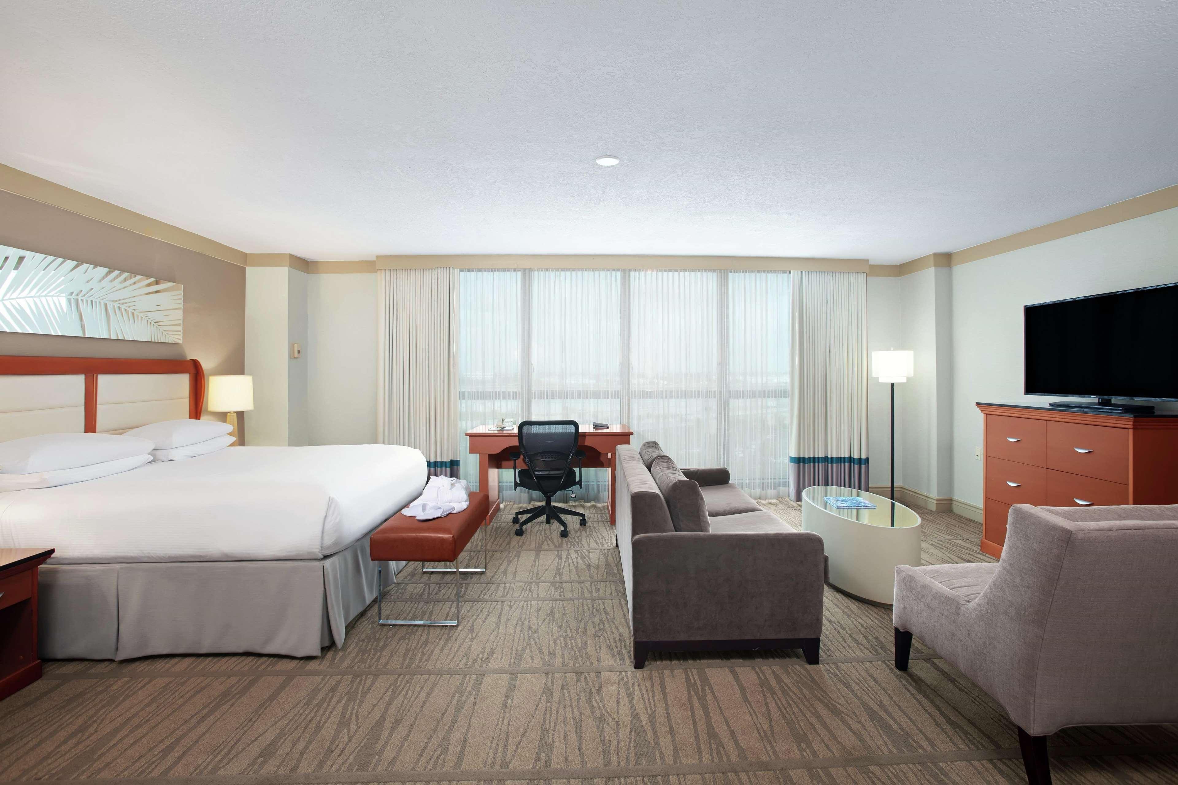 Doubletree By Hilton Hotel Miami Airport & Convention Center Miami Springs Exterior foto